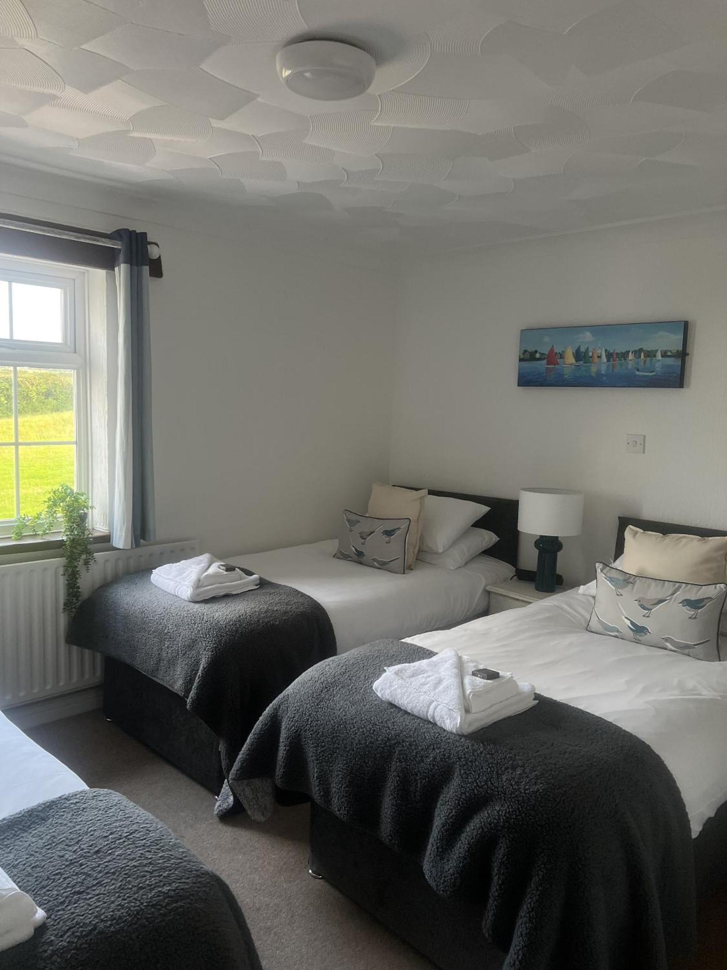 Ty Dderw Country Inn Моелфр Номер фото